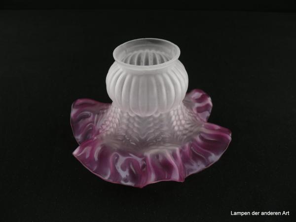 Jugendstil Lampenschirm gebraucht, Blütenschirm, Glas grau satiniert zum gekniffenen Rand rot-violett auslaufend, kugelförmiger oberer Schirmteil abgeschnürt und kegelförmig geweitet, Nostalgie Ersatzglas, D: 16cm, H: 10cm, Glashalterand 6cm