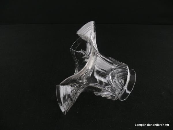 Jugendstil Lampenschirm gebraucht, Klarglas, am Schirmhals herabhängende Volants, unterbrochen durch bis zum Rand ragende ausgebreitete Fächerwedel, umlaufende in den gewellten Rand eingearbeite Rillen, Ersatzglas für alte Lampen, Griffrand 6cm, liegend