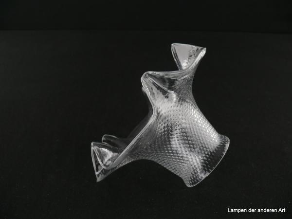 Jugendstil Lampenschirm gebraucht, Klarglas, Waffelmuster minimal erhaben, gewellter Rand glatt, fünffach gekniffen, Nostalgie Ersatzglas für alte Lampen, D: 15,5cm, H: 9cm, Glashalterand Griffrand 6cm, liegend