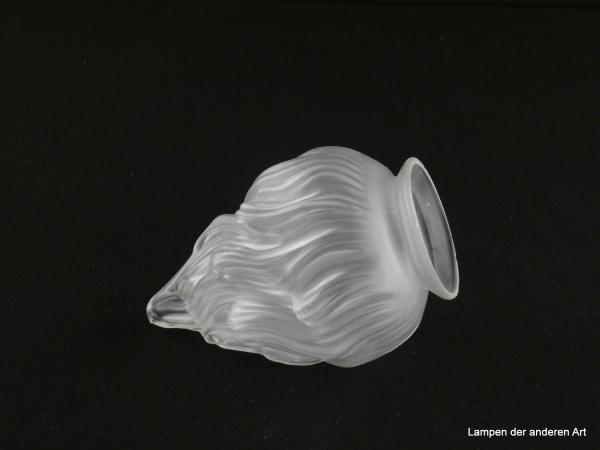 Jugendstil Lampenschirm gebraucht, seltenes kleines Glas, stumpf satiniert, stilisierte lodernde Flamme, Nostalgie Ersatzglas D: 8cm, H: 13cm, Griffrand Glashalter 6cm, liegend