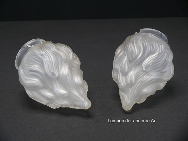 2-er Set Jugendstil Lampenschirm gebraucht, stumpf satiniertes Glas, stilisierte lodernde Flamme, Nostalgie Ersatzglas D: ca.8cm, H: ca.12cm, Griffrand Glashalter 6cm, Beschädigungen am Griffrand