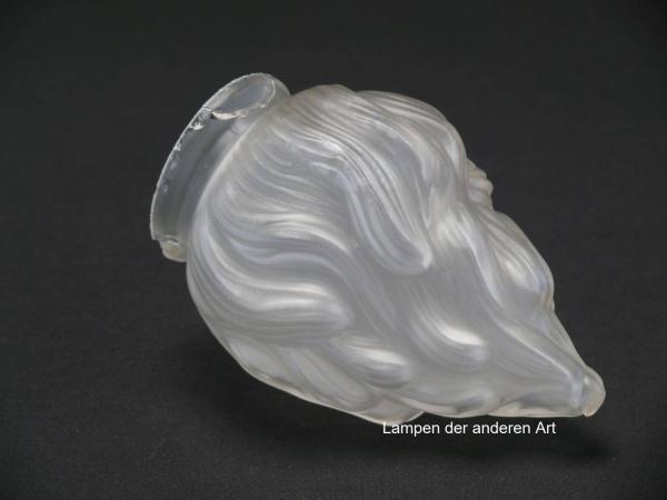2-er Set Jugendstil Lampenschirm gebraucht, stumpf satiniertes Glas, stilisierte lodernde Flamme, Nostalgie Ersatzglas D: ca.8cm, H: ca.12cm, Griffrand Glashalter 6cm, Beschädigungen am Griffrand, einzeln liegend