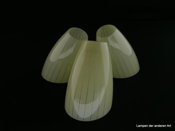 3-er Set Art Deco Lampenschirm, Schutenglas, gebraucht, runder Glaszylinder hellgelb, durchsichtige Streifen, Nostalgie Ersatzglas, schräg gemessen D: ca.9cm, lange Seite ca.13cm, kurze Seite ca. 9,5cm, ohne Griffrand Glashalter, Loch ca. 35mm