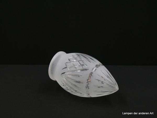 Jugendstil Lampenschirm gebraucht, Zapfenform, Klarglas satiniert und geschliffen, umlaufende Girlande im Olivenschliff, Zapfenspitze im Kerbschliff verziert, obere Wandungszone Rhombenmuster und gefächerte Linien,  D: 9cm, H: 17cm, Grriffrand 8cm liegend