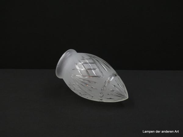 Jugendstil Lampenschirm gebraucht, Zapfenform, Klarglas satiniert und geschliffen, umlaufende Girlande im Olivenschliff, Zapfenspitze im Kerbschliff verziert, obere Wandungszone Rhombenmuster und gefächerte Linien,  D: 9cm, H: 18cm, Grriffrand 8cm liegend