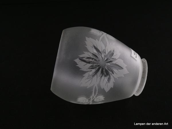 Jugendstil Lampenschirm gebraucht, Glas, bauchig, nach innen gezogener Rand, satinierter Grund, die Wandung umschwingende Blattranke, große Hauptblätter im Zentrum strahlenförmig geschliffen, Nostalgie Ersatzschirm D: 10,5cm, H: 12cm, Griffrand 6cm