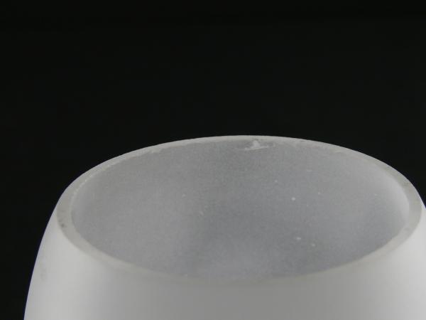 Jugendstil Lampenschirm gebraucht, Glas grau satiniert, Olivenform, glatte Wandung, ein kleiner Chip am unteren Rand, Nostalgie Ersatzschirm D: 10cm, H: 13cm, Glashalter Griffrand 6cm