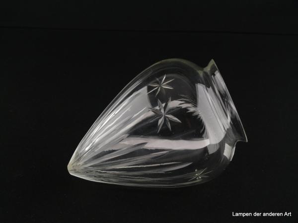 Jugendstil Lampenschirm gebraucht, Glas klar, Zapfen spitzoval; zentral abgehend, in der Länge variierend, geschliffene Strahlen; drei geschliffene Sterne, Nostalgie Ersatzglas D: ca.10cm, H: ca.14cm, Glashalter Griffrand 8cm, liegend