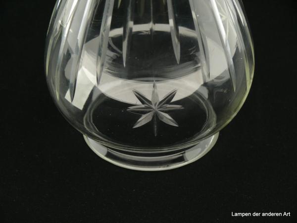 Jugendstil Lampenschirm gebraucht, Glas klar, Zapfen spitzoval; zentral abgehend, in der Länge variierend, geschliffene Strahlen; drei geschliffene Sterne, Nostalgie Ersatzglas D: ca.10cm, H: ca.14cm, Glashalter 8cm, Detail Sternschliff