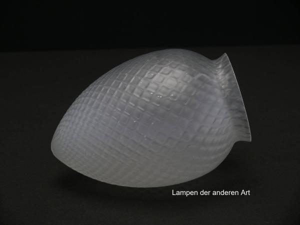 3-er Set Jugendstil Lampenschirm gebraucht, Klarglas satiniert, stilisierter Pinienzapfen, Wandungsoberfläche mit kleinen Rauten reliefier, Ersatzschirm, D: ca.10cm, H: ca.16cm, Griffrand 8cm, herstellungsbedingte Lufteinschlüsse, einzeln liegend
