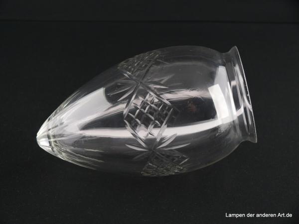 Jugendstil Lampenschirm gebraucht, Glas klar, spitz zulaufender Zapfen, Dekor in der Spitze Strahlenschliff, mittige Wandungszone umlaufend Kerbschliff geometrische Linien, Ersatzglas für alte Leuchten, D: ca.10cm, H: ca.17cm, Glashalter 8cm, liegend