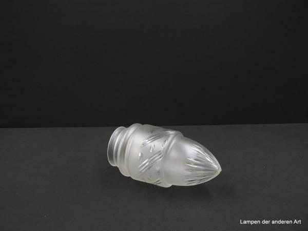 3 gleiche alte Zapfenschirme aus dem Jugendstil grau-satiniert mit Schliffmuster, Kerbschliff und Olivenschliff im zylindrischen Oberteil, unterer Teil Kerbschliff zur Spitze zulaufend, gebraucht, Griffrand 8cm, D=10cm, H=20cm liegend