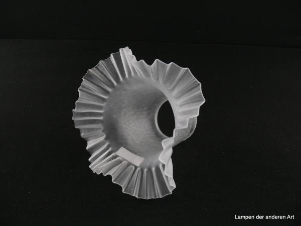 Jugendstil Lampenschirm gebraucht, Glas grau satiniert, gerader zylindrischer Teil mit gekräuselter Oberfläche, gefalteter nach außen gezogener Rand, Nostalgie Ersatzglas für alte Lampen, D: ca.16,5cm, H: ca. 11,5cm, Glashalterand Griffrand 6cm, von unten