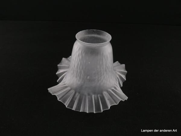 Jugendstil Lampenschirm gebraucht, Glas grau satiniert, gerader zylindrischer Teil mit gekräuselter Oberfläche, gefalteter nach außen gezogener Rand, Nostalgie Ersatzglas für alte Lampen, D: ca.16,5cm, H: ca. 11,5cm, Glashalterand Griffrand 6cm