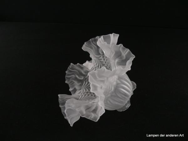 Jugendstil Lampenschirm gebraucht, Glas grau satiniert, stilisierte Blüte, reliefierte Oberfläche, Griffrand 6cm, beschädigt, für Befestigung aber noch ausreichend