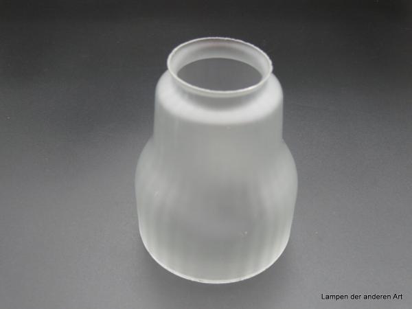 Jugendstil Lampenschirm gebraucht, Glas satiniert grau,  zylindrischer Körper, ab Wandungsmitte geweiteter Zylinder, außen glatte Wandung, innen senkrecht reliefiert, Nostalgie Ersatzglas D: 10cm, H: 12cm, Griffrand 6cm