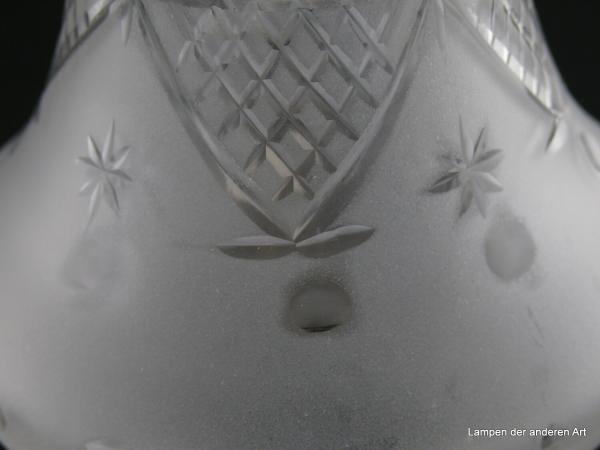 Jugendstil Lampenschirm gebraucht, Glas satiniert, umlaufendes Muster Schliff, geometrische Formen, Sterne, Oliven, konisch verjüngender Körper, final Strahlenschliff, Ersatzglas, Nostalgieglas D: ca.14cm, H: ca.16cm, Griffrand 8cm, Detail Schliff