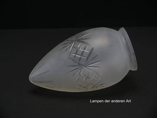 Jugendstil Lampenschirm gebraucht, im 3-er Set, Klarglas satiniert, Zapfenform, Wandungsmitte umlaufendes Schmuckband mit geschliffenen Kreuzen, final Sternschliff, einzeln liegend