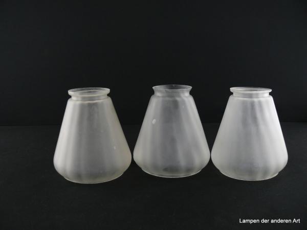 Jugendstil Lampenschirm gebraucht, satiniertes Glas, leichte Längsstruktur  Nostalgie Ersatzschirm D: 11,5cm, H: 12cm, Glashalter Griffrand 6cm, 3-er Set