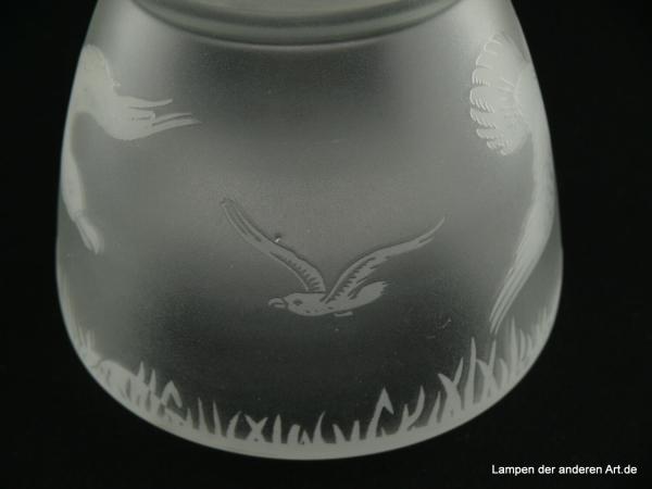 Jugendstil Lampenschirm gebraucht, Glas geätzt, kleine und große Möwen im Flug, stilisiertes Dünengras als Abschlussrand, Ersatzglas für alte Leuchten, D: ca.11cm, H: ca.13cm, Glashalter Griffrand 6cm, Detail Möwe klein