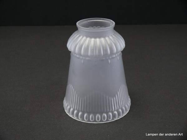 Jugendstil Lampenschirm gebraucht, antik, Glas grau satiniert, ausgearbeitete Schulter, übergehend in leicht geweiteten geraden Zylinder, olivenförmige Einkerbungen im unterern Rand, Nostalgie Ersatzglas