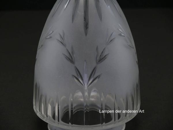 antikes Glas satiniert, Zapfe, Wandung an der Schulter mit Keilschliff verziert, mittig stilisierte Zweige geschliffen, Spitze Strahlenschliff, Ersatzschirm, Griff 8cm, Detail Schliffdekor