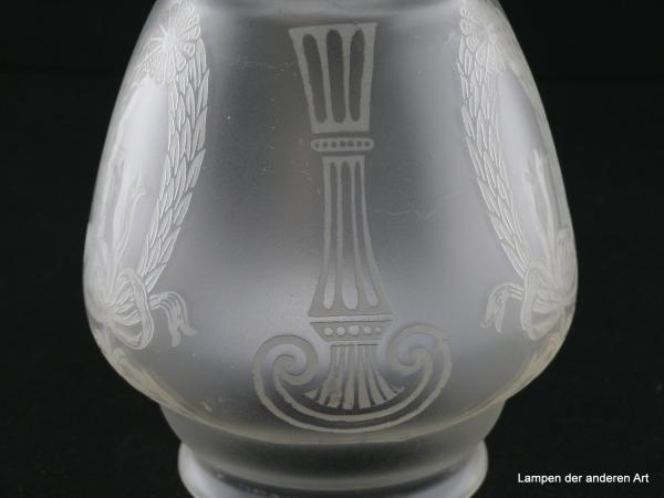 Jugendstil Lampenschirm gebraucht, Klarglas satiniert, Zapfenform einmal gestuft, Dekor zeittypische geätzte Motive in zweifachem Rapport, Nostalgieglas, Ersatzschirm, D: 11cm, H: 16cm, Glashalter Griffrand 8cm, Detail Dekor Balluster