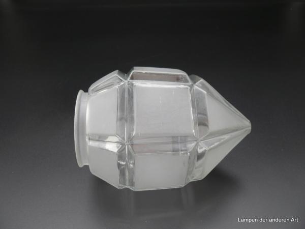 Art Deco Lampenschirm gebraucht, Glas, Prismenform, Flächen satiniert, spitz zulaufend,  D: 11cm, H: 16cm, Griff-Rand 8cm liegend