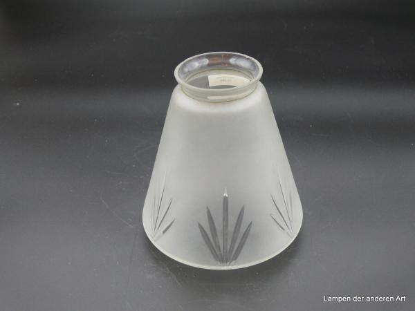 Jugendstil Lampenschirm gebraucht, Glaskörper Kegel grausatiniert, geschliffene Fächer in sechsfachem Rapport, Schirmrand konisch nach innen gezogen, Ersatzglas für alte Lampen D: 12cm, H: 14cm, Griffrand 6cm