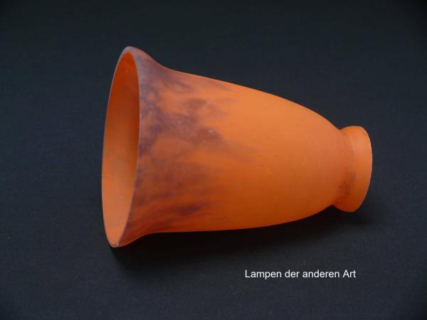 2-er Set Jugendstil Lampenschirm gebraucht,  mehrfarbiges Glas ähnlich pate de verre, oranger Grundton, aufgezogener Rand, Wandung teils blau-grau durchsetzt, antiker Ersatzschirm, Griffrand 6cm, seitlich