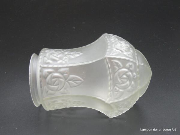 Jugendstil Lampenschirm gebraucht, satiniert grau, reliefiertes Blütenmotiv, D: 12cm H: 16cm , Griff-Rand 8cm liegend