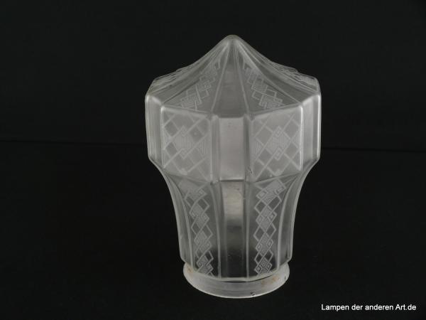 Jugendstil Lampenschirm gebraucht, Glas grau satiniert, gekantet, spitz zulaufender Zapfen, Dekor geometrische Linien auf den erhöhten Flächen, Ersatzglas für alte Leuchten, D: ca.12cm, H: ca.17cm, Glashalter Griffrand 8cm
