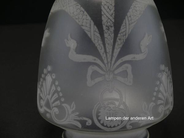 2-er Set Jugendstil Lampengläser, gebraucht, grau satiniert, Oberfläche Dekor geätzt, Nostalgieschirm, Ersatzglas für alte Lampen, Glashalter Griffrand 8cm, Detail Dekor Ätzung