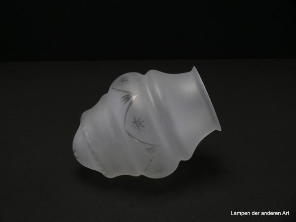 3-er Set Jugendstil Lampenschirm gebraucht, antikes Glas, grausatiniert, geschliffen, mehrfach geschnürte Wandung, in der Spitze Sternschliff, mittig umlaufend Schliffband, Olivenschliff am Übergang zur Spitze, Nostalgie Ersatzschirm, seitlich