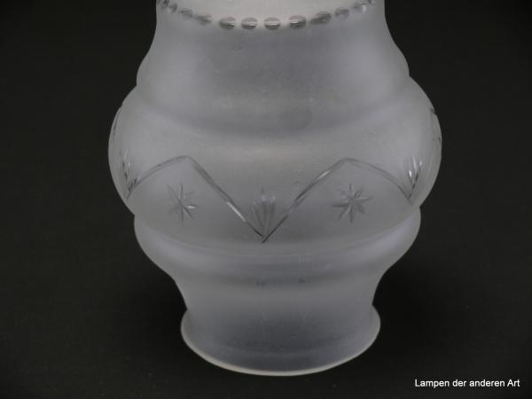 3-er Set Jugendstil Lampenschirm gebraucht, antikes Glas, grausatiniert, geschliffen, mehrfach geschnürte Wandung, in der Spitze Sternschliff, mittig umlaufend Schliffband, Olivenschliff am Übergang zur Spitze, Nostalgie Ersatzschirm, Detail Schliff