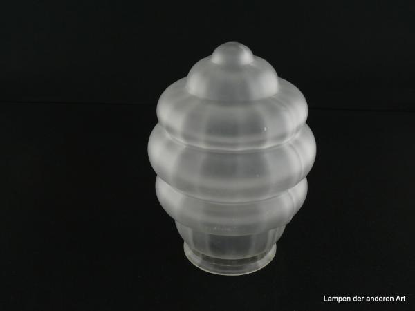 Art Deco Lampenschirm gebraucht, Glas satiniert grau, Olivenform sechsfach getreppt, ab der Mitte zu beiden Seiten sich verjüngend, Nostalgieglas für alte Lampen D: ca.12cm, H: ca.17cm, Glashalter Griffrand 8cm