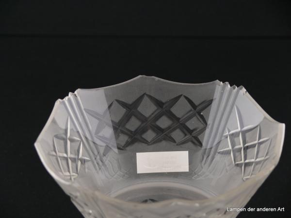 4-er Set Jugendstil Lampenschirm gebraucht, Glas grausatiniert, bauchige obere Wandungszone, ausgestellte kegelförmige untere Wandungszone, geschliffene Rhomben als umlaufendes Band auf der Schulter und am Rand, Ersatzschirm für alte Lampen, Schirm 1