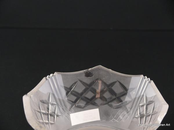 4-er Set Jugendstil Lampenschirm gebraucht, Glas grausatiniert, bauchige obere Wandungszone, ausgestellte kegelförmige untere Wandungszone, geschliffene Rhomben als umlaufendes Band auf der Schulter und am Rand, Ersatzschirm für alte Lampen, Schirm 3