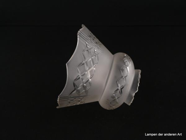 4-er Set Jugendstil Lampenschirm gebraucht, Glas grausatiniert, bauchige obere Wandungszone, ausgestellte kegelförmige untere Wandungszone, geschliffene Rhomben als umlaufendes Band auf der Schulter und am Rand, Ersatzschirm für alte Lampen, Schirm 4