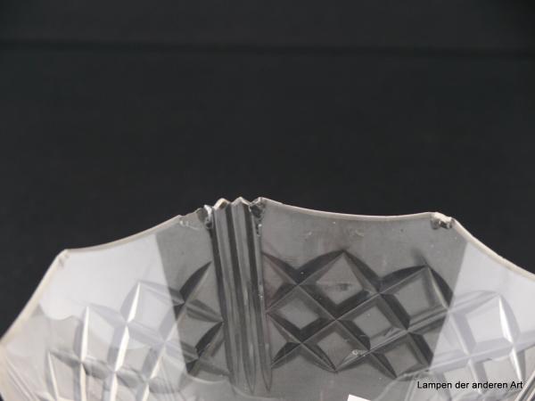 4-er Set Jugendstil Lampenschirm gebraucht, Glas grausatiniert, bauchige obere Wandungszone, ausgestellte kegelförmige untere Wandungszone, geschliffene Rhomben als umlaufendes Band auf der Schulter und am Rand, Ersatzschirm für alte Lampen, Schirm 4