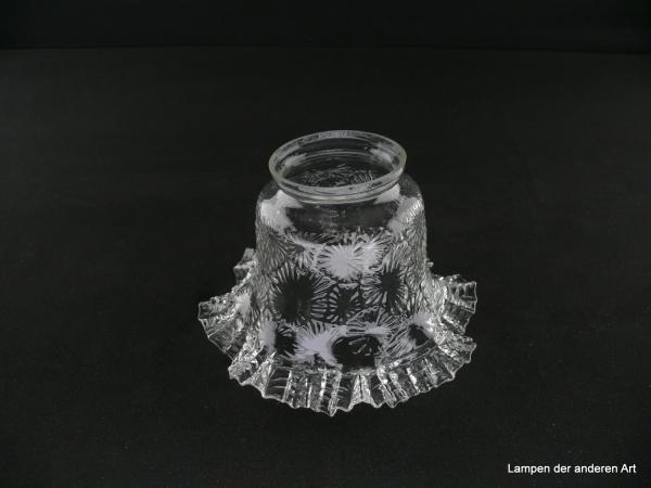 Jugendstil Lampenschirm gebraucht, Blütenform Klarglas, zylindrischer Teil mit strahlenförmigen Blüten in verschiedenen Größen verziert, D: 13cm, H: 10cm, Griffrand 6cm