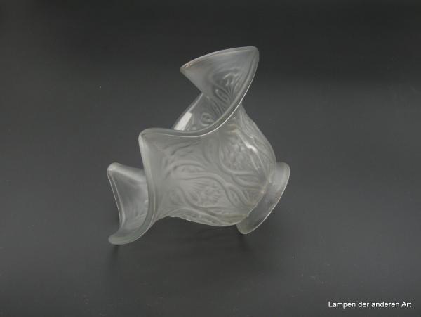Jugendstil Lampenschirm gebraucht, weit geschwungener Rand, Blütenform satiniert grau, D: 13cm H: 11cm , Griff-Rand 6cm liegend