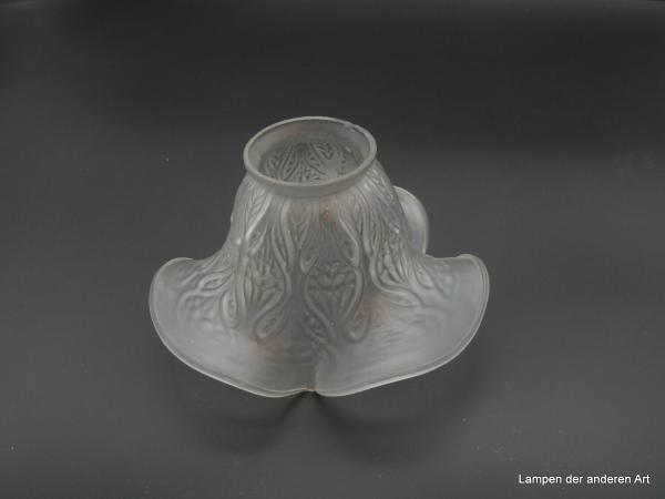 Jugendstil Lampenschirm gebraucht, weit geschwungener Rand, Blütenform satiniert grau, D: 13cm H: 11cm , Griff-Rand 6cm