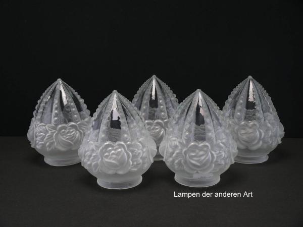 5-er Set Jugendstil Lampenschirm gebraucht, Glas teils klar, teils satiniert, plastisches Rosendekor umlaufend unterhalb des Schirmhalses, gekantete spitz zulaufende Wandung, Kanten mit Perlstabdekor, Nostalgie Ersatzglas, Glashalter Ø 8cm, im Set