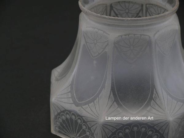 Jugendstil Lampenschirm gebraucht, Glas satiniert, mit Ätzmotiven, gekantete Wandung, achteckig auslaufend, Nostalgieglas, antiker Ersatzschirm, D:  ca. 14,5cm, H: ca.10cm, Glashalter Griffrand 8cm, Detail Kratzer