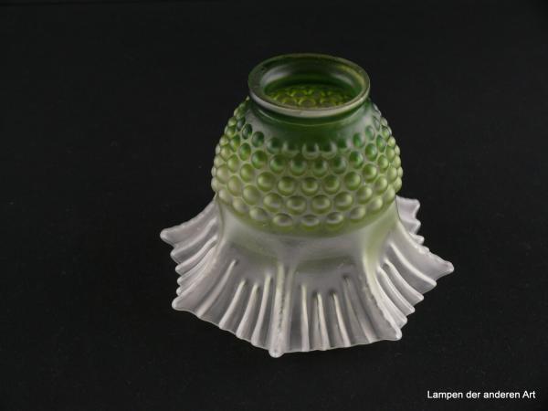 Jugendstil Lampenschirm gebraucht, Glas satiniert, farbig zweigeteilte Wandung grün und grau, Halbkugel genoppt, stilisierte Blüte, Nostalgie Ersatzglas, D: ca. 14cm, H: ca.10cm, Glashalter Griffrand 6cm