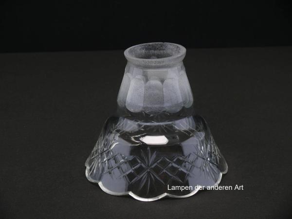 Jugendstil Lampenschirm gebraucht, antikes Glas im oberen Teil eisglasartig, ovale Schliffornamente, im unteren Teil klar, mittig geschnürt, ausgestellte Wandung mit verbundenem Keilschliff, Nostalgieglas, Glashalter 6cm