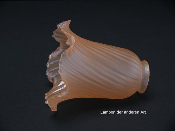 Jugendstil Lampenschirm gebraucht, im Set - bestehend aus 2 gleichen Lampengläsern, antikes reliefiertes Glas, lachsfarben, schwingender Plissee, Nostalgie Ersatzschirm D: ca.14cm, H: ca.14cm, Glashalter Griffrand 6cm, seitlich