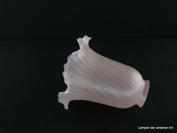 Jugendstil Lampenschirm gebraucht, rosa satiniertes Glas,Tulpenform, leicht aufgebogener Rand, gezackt, Wandung innen reliefiert, senkrecht strahlenförmig gedreht, Nostalgie Ersatzschirm D: 14cm, H: 15cm, Glashalter Griffrand 6cm, liegend