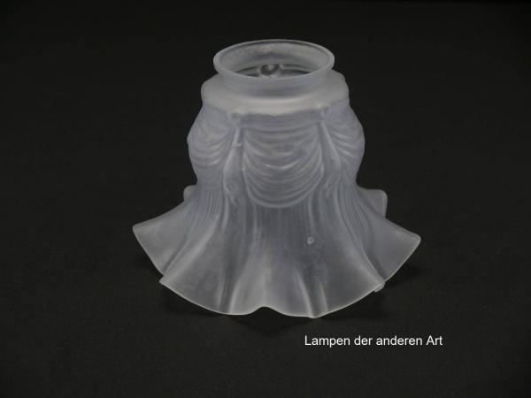 Jugendstil Lampenschirm gebraucht, satiniertes Glas, zylindrischer Hals, verziert mit aufgeworfenen Volants, Wellenrand gekniffen, Nostalgie Ersatzglas für alte Lampen D: ca.14cm, H: ca.11cm, Glashalterand Griffrand Ø 6cm